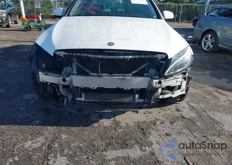 2015 Mercedes-Benz C 300 4Matic/Luxury 4Matic/Sport 4Matic из США, поврежденный, VIN 55SWF4KB4FU036068